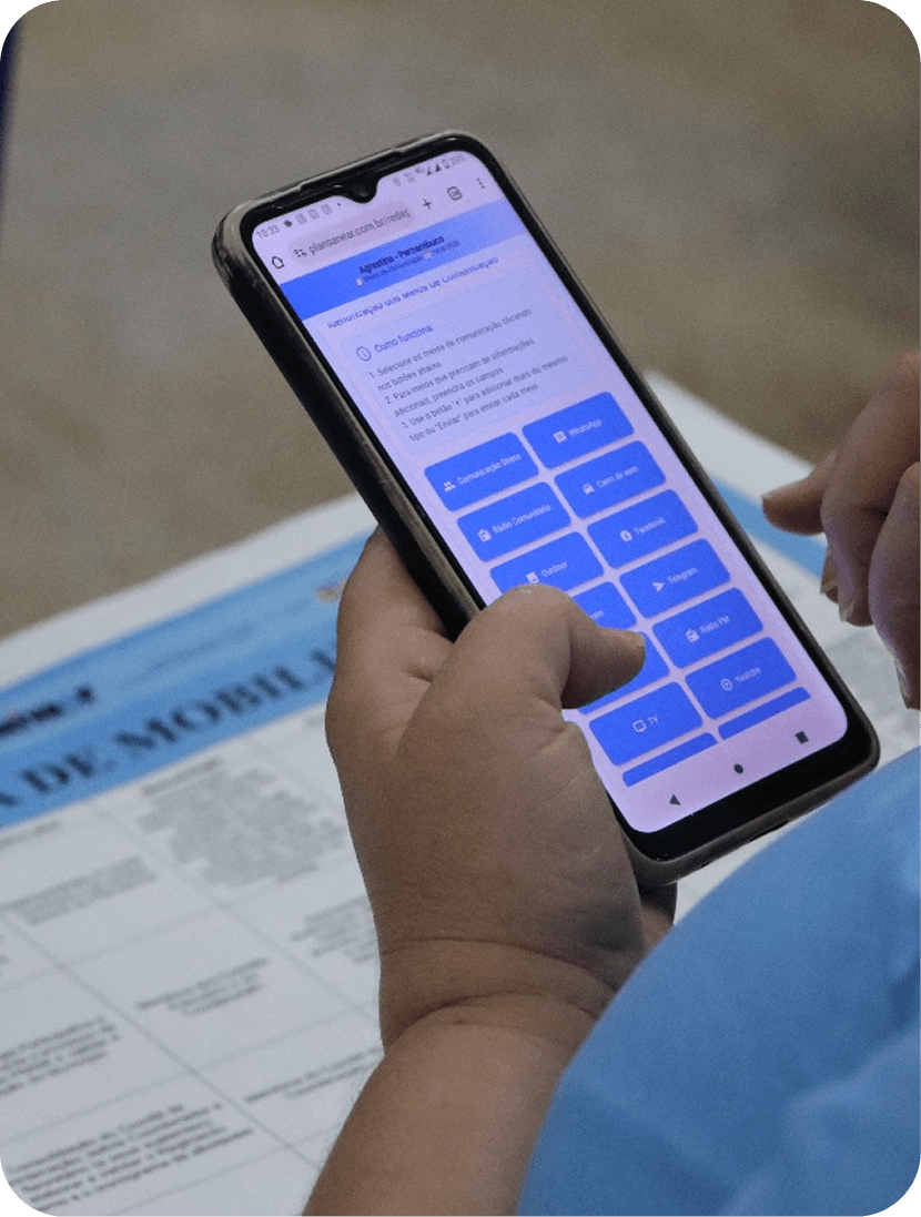 Sistema digital Plansanear em uso no celular